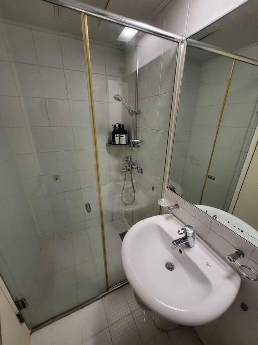 Cozy Gangnam District, Two Bed, High Floor Apartment